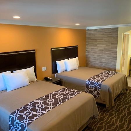 Ontario Inn & Suites Montclair Exteriér fotografie