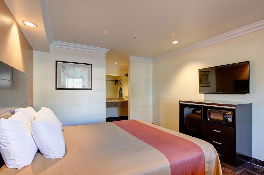Ontario Inn & Suites Montclair Exteriér fotografie