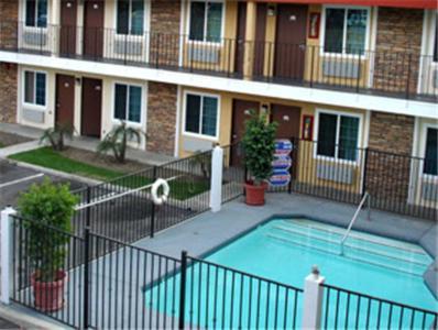 Ontario Inn & Suites Montclair Exteriér fotografie