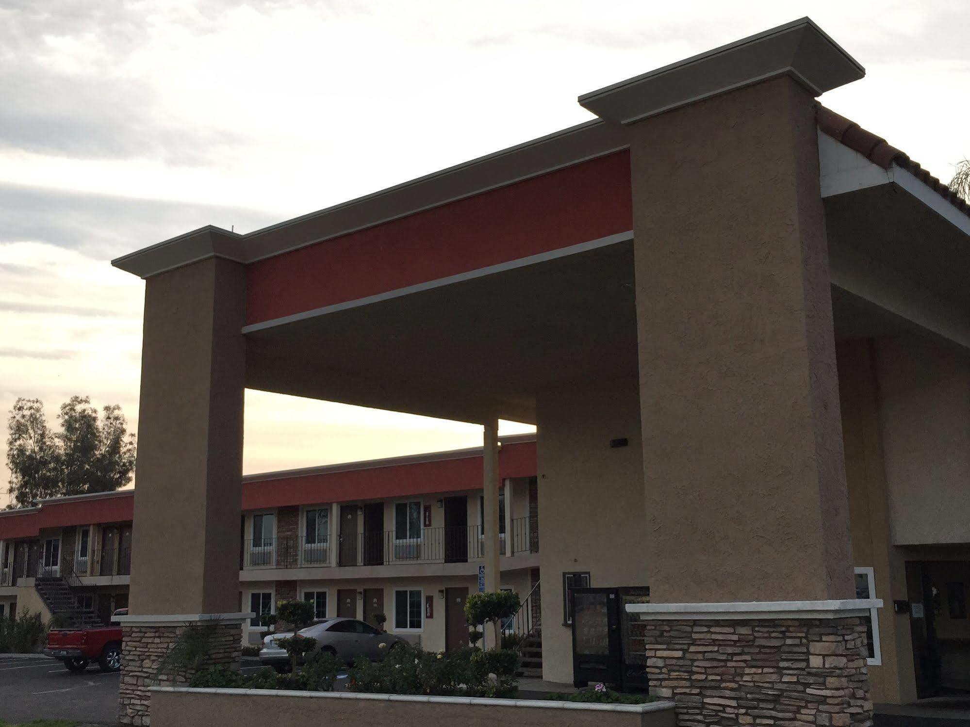 Ontario Inn & Suites Montclair Exteriér fotografie