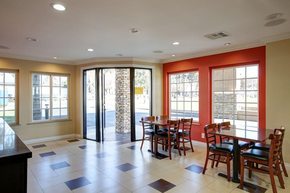 Ontario Inn & Suites Montclair Exteriér fotografie